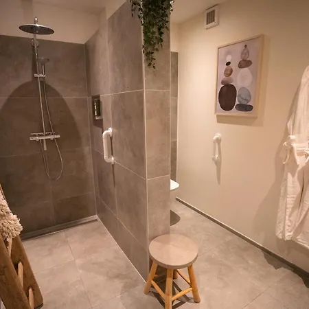 Tweezeven Bed & Breakfast 4*